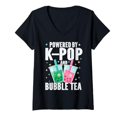 Damen Angetrieben von KPOP und Bubble Tea Boba Korean Milk Matcha Anime T-Shirt mit V-Ausschnitt von Funny K-Pop Kawaii Korean Milk Matcha Anime Tee