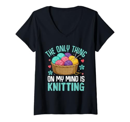 Damen Das einzige, woran ich denke, ist Stricken T-Shirt mit V-Ausschnitt Damen Das einzige, woran ich denke, ist Stricken T-Shirt mit V-Ausschnitt von Funny Knits Apparel Knitting Gifts Yarn Hoarder