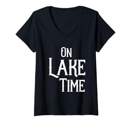 Damen On Lake Time Lustiger Urlaubsausflug, Kurzurlaub, passende Gruppe T-Shirt mit V-Ausschnitt Damen On Lake Time Lustiger Urlaubsausflug, Kurzurlaub, passende Gruppe T-Shirt mit V-Ausschnitt von Funny Lake Lover Gifts