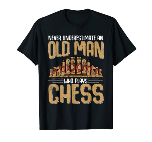 Herren Old Man Who Plays Chess Funny Sports Player Coach Grafik T-Shirt von Funny Love Chess Sports Graphic & More