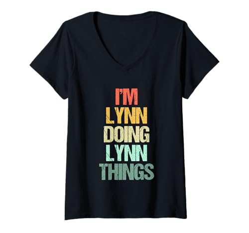 Damen I'm Lynn Doing Lynn Things - Lustiger Spruch Niedlicher Name Lynn T-Shirt mit V-Ausschnitt Damen I'm Lynn Doing Lynn Things - Lustiger Spruch Niedlicher Name Lynn T-Shirt mit V-Ausschnitt von Funny Lynn Sayings & Funny Lynn Designs
