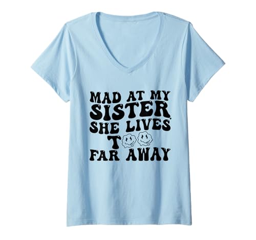 Damen Sauber auf Meine Schwester, sie lebt zu weit Weg Lustige Schwester T-Shirt mit V-Ausschnitt Damen Sauber auf Meine Schwester, sie lebt zu weit Weg Lustige Schwester T-Shirt mit V-Ausschnitt von Funny Mad At My Sister She Lives Too Far Away