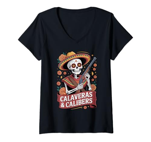 Damen Mexican American Calavera – Calibers Pun – Gun Sugar Skull T-Shirt mit V-Ausschnitt von Funny Mexican Dia de los Muertos Retro Gun Sayings