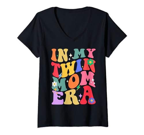 Damen Retro Groovy In My Twin Mom Era Alles Gute zum Muttertag T-Shirt mit V-Ausschnitt Damen Retro Groovy In My Twin Mom Era Alles Gute zum Muttertag T-Shirt mit V-Ausschnitt von Funny Mother's Day Gifts