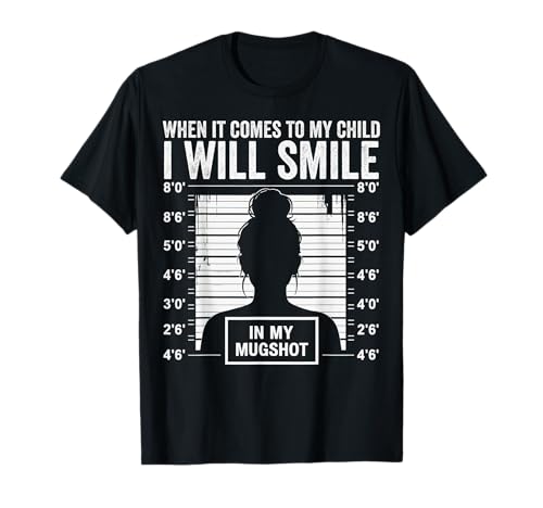 Wenn es um Mein Kind geht, werde ich in Meinem Mugshot Mom Bun lächeln T-Shirt von Funny Mothers Day Messy Bun Tee Shirt Co