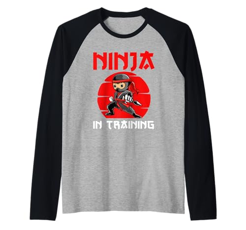 Ninja In Training Kostüm für Kinder Jungen Mädchen Raglan von Funny Ninja Birthday Designs