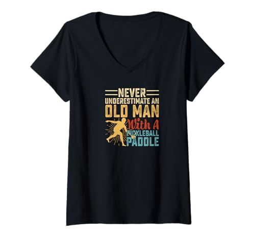 Damen Pickleball Flagge Old Man Pickle Ball Paddel Lustig T-Shirt mit V-Ausschnitt Damen Pickleball Flagge Old Man Pickle Ball Paddel Lustig T-Shirt mit V-Ausschnitt von Funny Pickleball Apparel Store
