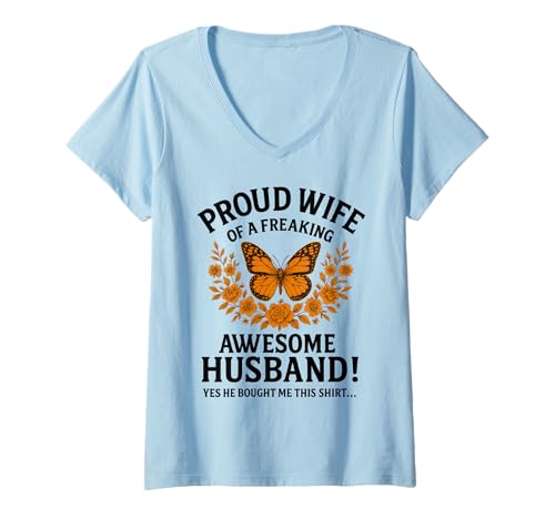 Damen Stolze Ehefrau eines verdammten fantastischen Ehemanns! Lustig sarkastisch T-Shirt mit V-Ausschnitt von Funny Proud Wife Of A Freaking Awesome Husband Tee