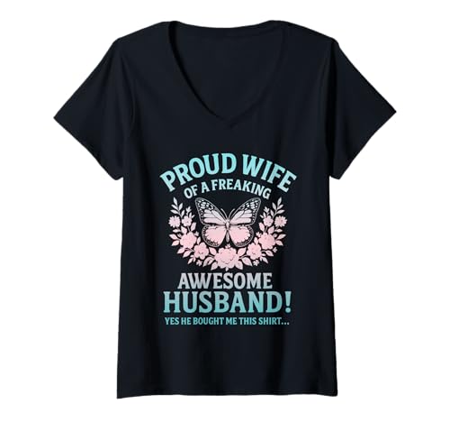 Damen Stolze Ehefrau eines verdammten fantastischen Ehemanns! Lustig sarkastisch T-Shirt mit V-Ausschnitt von Funny Proud Wife Of A Freaking Awesome Husband Tee