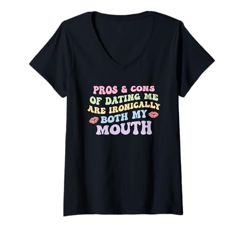 Damen Vor- & Nachteile von Dating Me Are Ironically Both My Mouth T-Shirt mit V-Ausschnitt Damen Vor- & Nachteile von Dating Me Are Ironically Both My Mouth T-Shirt mit V-Ausschnitt von Funny Quote