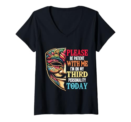 Damen Bitte haben Sie Geduld mit Mir, ich Bin Heute in meiner dritten Persönlichkeit T-Shirt mit V-Ausschnitt Damen Bitte haben Sie Geduld mit Mir, ich Bin Heute in meiner dritten Persönlichkeit T-Shirt mit V-Ausschnitt von Funny Quotes & Sayings