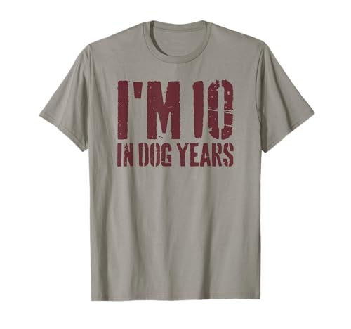 Im 10 in Dog Years Funny 70th Birthday Gift for Men Women T-Shirt Im 10 in Dog Years Funny 70th Birthday Gift for Men Women T-Shirt von Funny Retro 70th Birthday Gag Gifts for Men Women