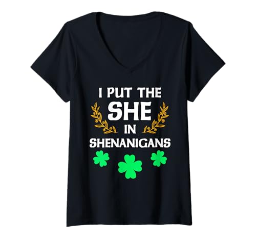 Damen Ich habe die She in Shenanigans St. Patrick's Day gesteckt T-Shirt mit V-Ausschnitt von Funny Saint Patrick's Day Apparel