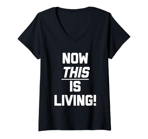 Damen Now This is Living! - Lustiger Spruch sarkastisch niedlich cool Neuheit T-Shirt mit V-Ausschnitt von Funny Sayings & Funny Designs