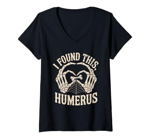 Damen Lustiges Zitat I Found This Humerus Skelett Halloween Witz T-Shirt mit V-Ausschnitt Damen Lustiges Zitat I Found This Humerus Skelett Halloween Witz T-Shirt mit V-Ausschnitt von Funny Skeleton Humor for Halloween Lovers