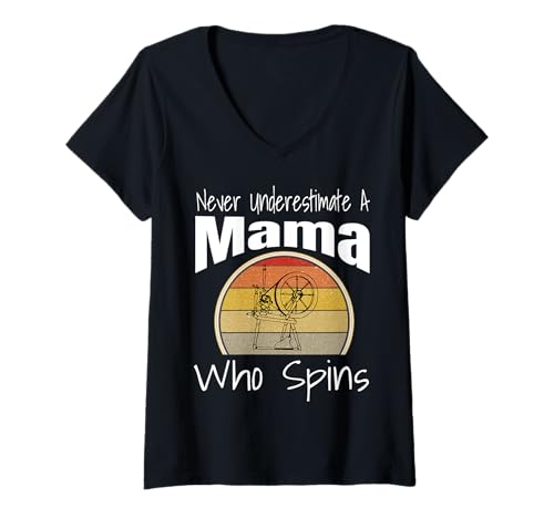 Damen Never Underestimate a Mama Who Spins Garn Spinnrad T-Shirt mit V-Ausschnitt Damen Never Underestimate a Mama Who Spins Garn Spinnrad T-Shirt mit V-Ausschnitt von Funny Spinning Yarn Gifts