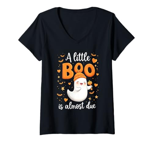Damen Halloween Schwangerschaftsankündigung A Little Boo is Almost Due T-Shirt mit V-Ausschnitt von Funny Spooky Enthusiast Halloween Party Costume