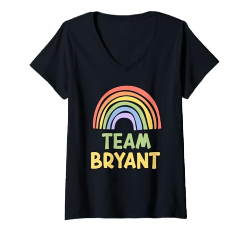 Damen Happy Colorful Team Bryant Rainbow Pride Green Yellow T-Shirt mit V-Ausschnitt von Funny Team Bryant Family Name Group Gift Ideas