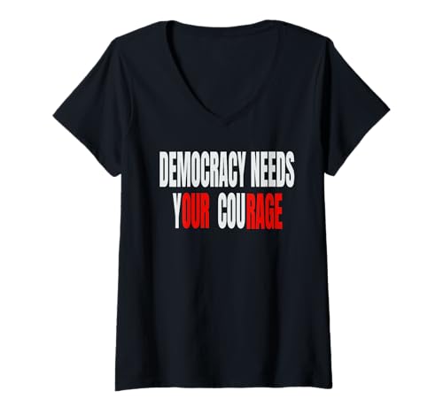 Damen Demokratie braucht deinen Mut – unsere Wut T-Shirt mit V-Ausschnitt Damen Demokratie braucht deinen Mut – unsere Wut T-Shirt mit V-Ausschnitt von Funny Thoughtful Design Co.