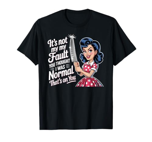 Retro-Pin-Up-Girl Es ist nicht meine Schuld, dass du dachtest, ich wäre normal T-Shirt Retro-Pin-Up-Girl Es ist nicht meine Schuld, dass du dachtest, ich wäre normal T-Shirt von Funny Vintage Design Woman With Knife Sarcastic