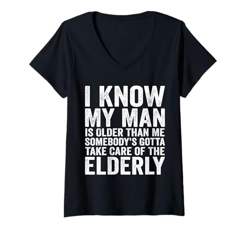 Damen Ich weiß, DASS Mein Mann älter ist als ich, jemand muss aufpassen T-Shirt mit V-Ausschnitt Damen Ich weiß, DASS Mein Mann älter ist als ich, jemand muss aufpassen T-Shirt mit V-Ausschnitt von Funny Wife Husband Humor Saying Quote