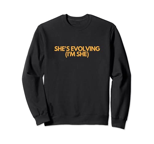 she's evolving i'm she saying funny quote women Sweatshirt she's evolving i'm she saying funny quote women Sweatshirt von Funny she's evolving i'm she
