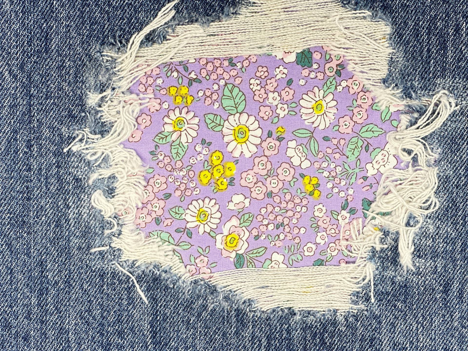 Kleine Blumen Peek A Boo Aufnäher Zum Aufbügeln Von Bandana Stoff Patches Für Denim Löcher Knie von FunnyPatches
