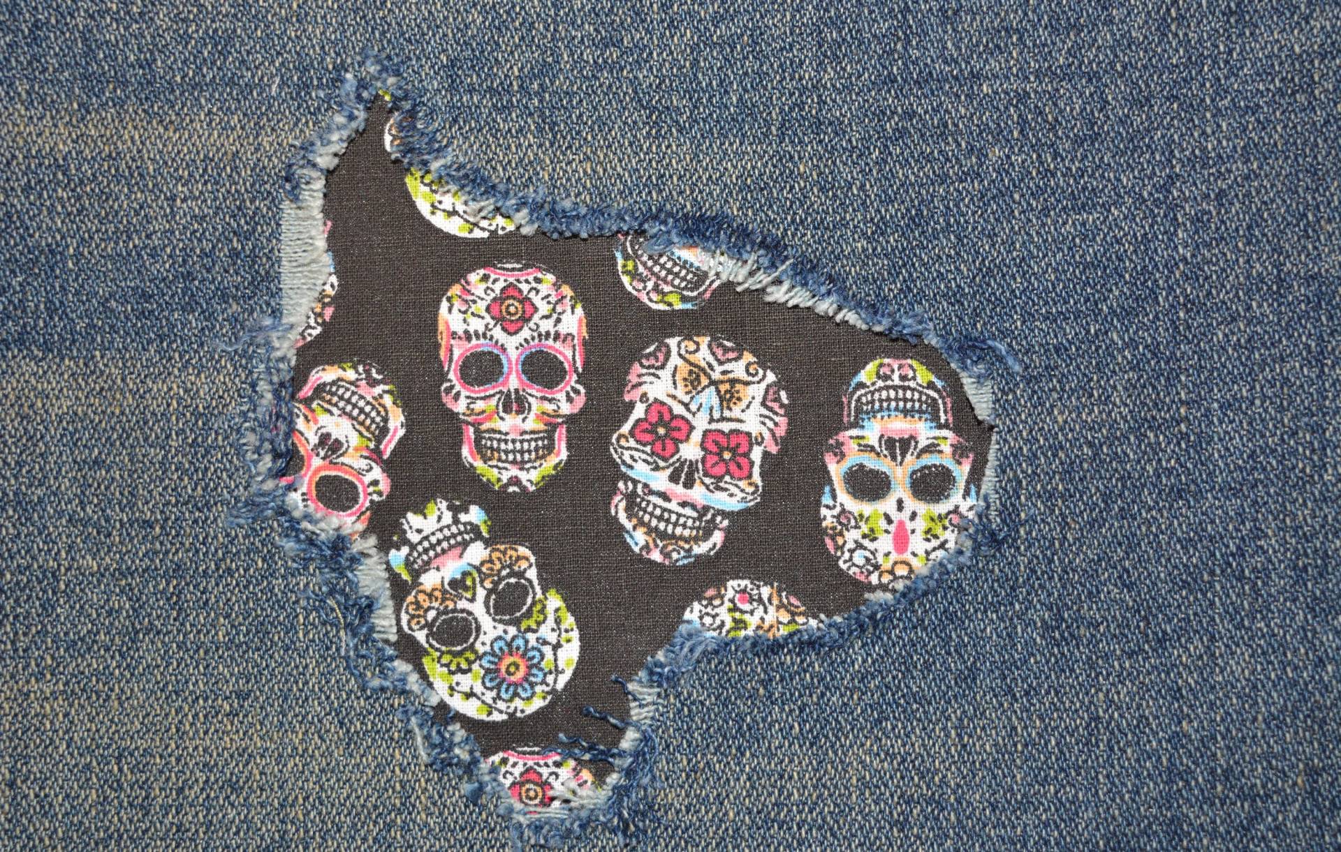 Lustiger Totenkopf Peek A Boo Aufnäher Zum Aufbügeln Von Bandana Stoff Patches Für Denim Löcher von FunnyPatches