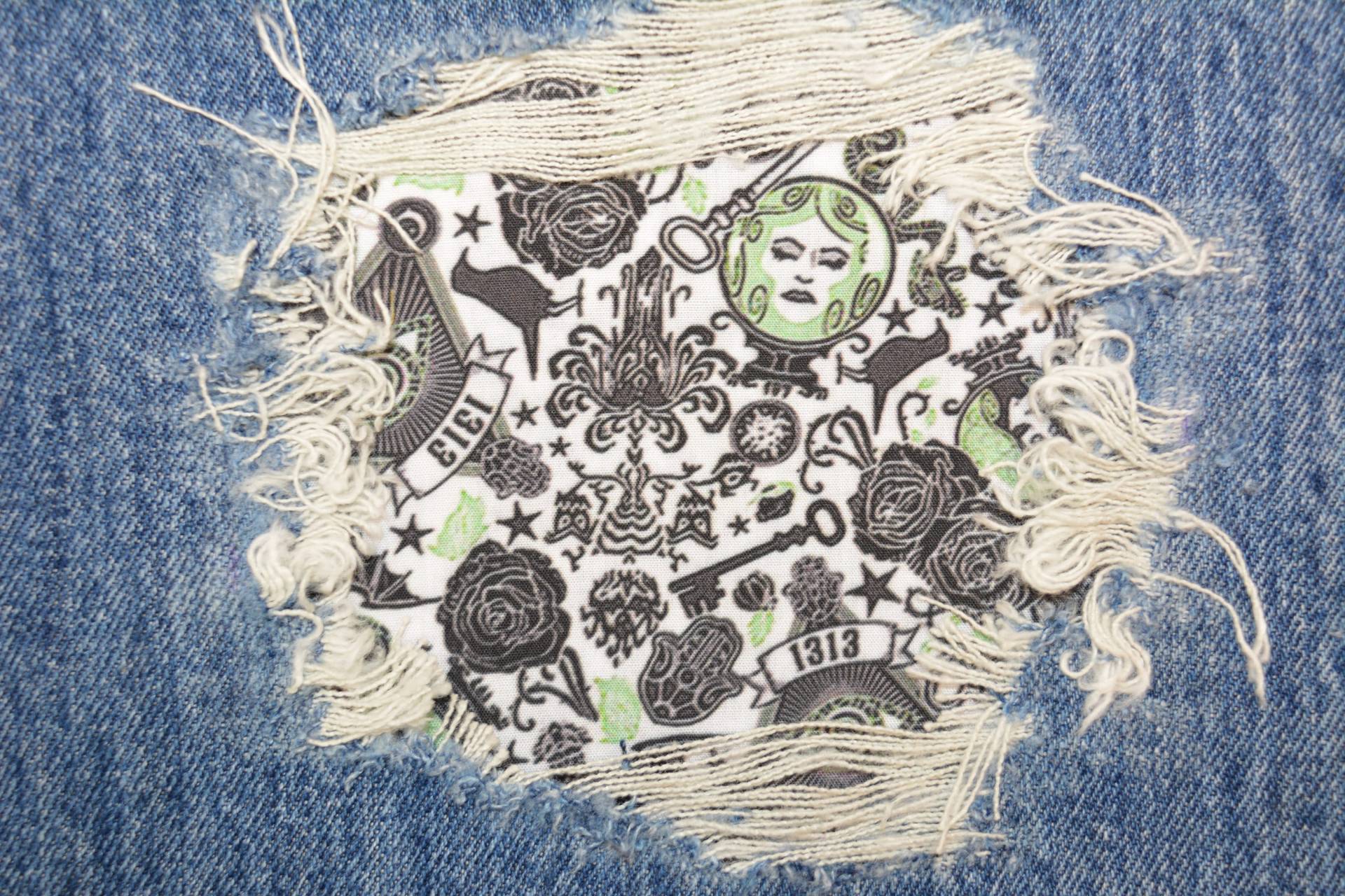 Mystic Print Peek A Boo Patch Bandana Aufnäher Für Denim Löcher von FunnyPatches