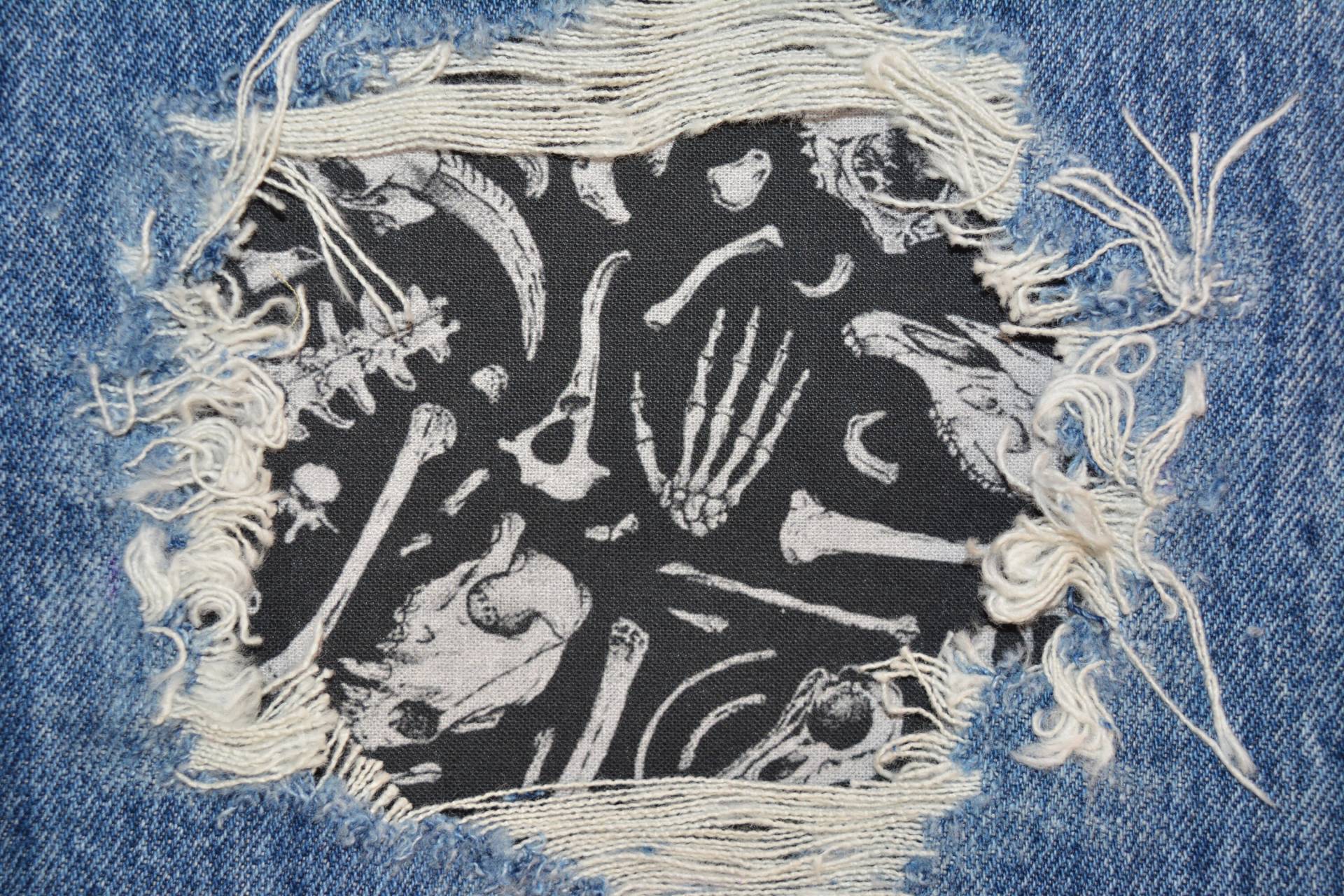 Totenkopf Aufnäher Peek A Boo - Für Jeans von FunnyPatches