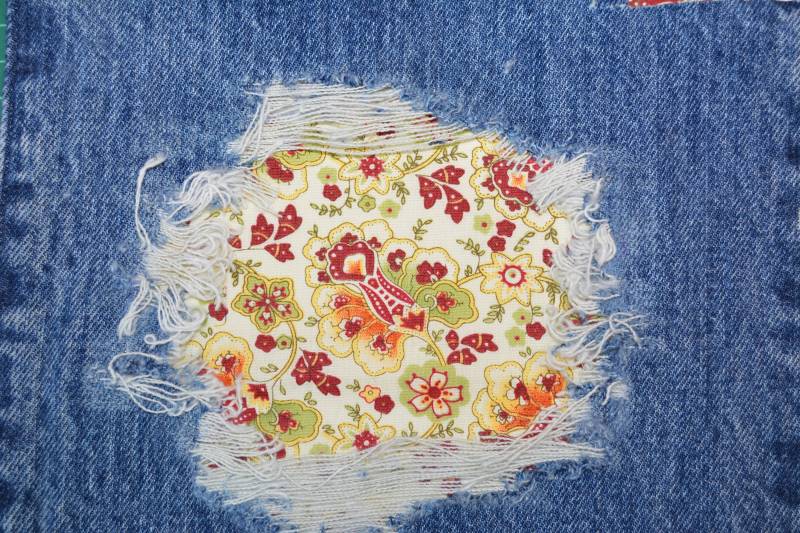 Vintage-Stil Druck Flicken Bandana Stoff-Patches Aufnäher Für Denim Löcher Peek A Boo Patches Knie-Patches von FunnyPatches