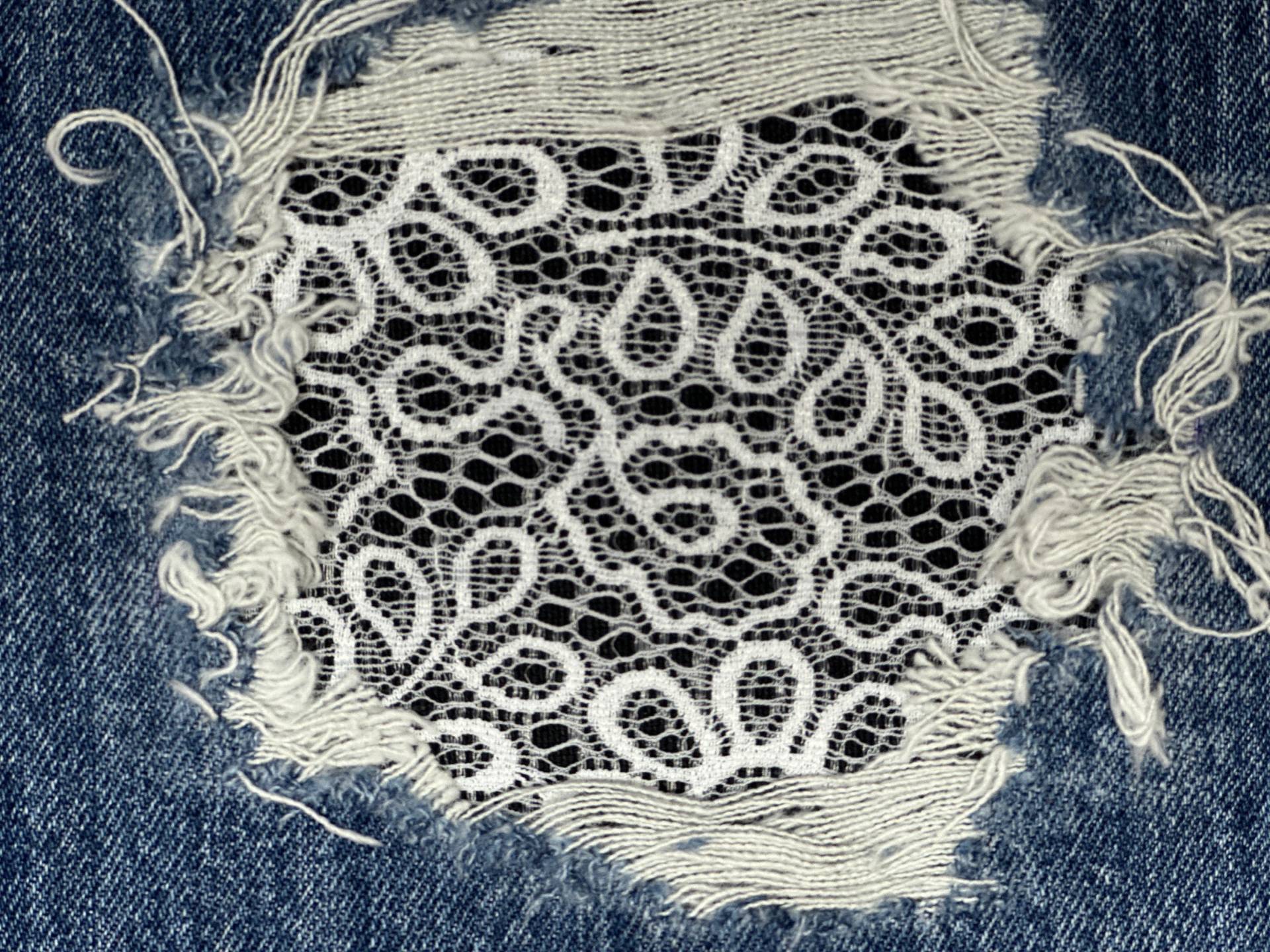 Aufnäher Aus Weißer Spitze Auf Schwarzem Hintergrund Für Jeanslöcher, Paisley - Und Blumen-Patch von FunnyPatches