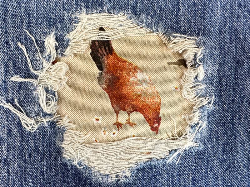 Witzige Hähnchen Peek-A-Boo Aufnäher Zum Ausbessern - Vintage Inspirierte Denim Patches von FunnyPatches