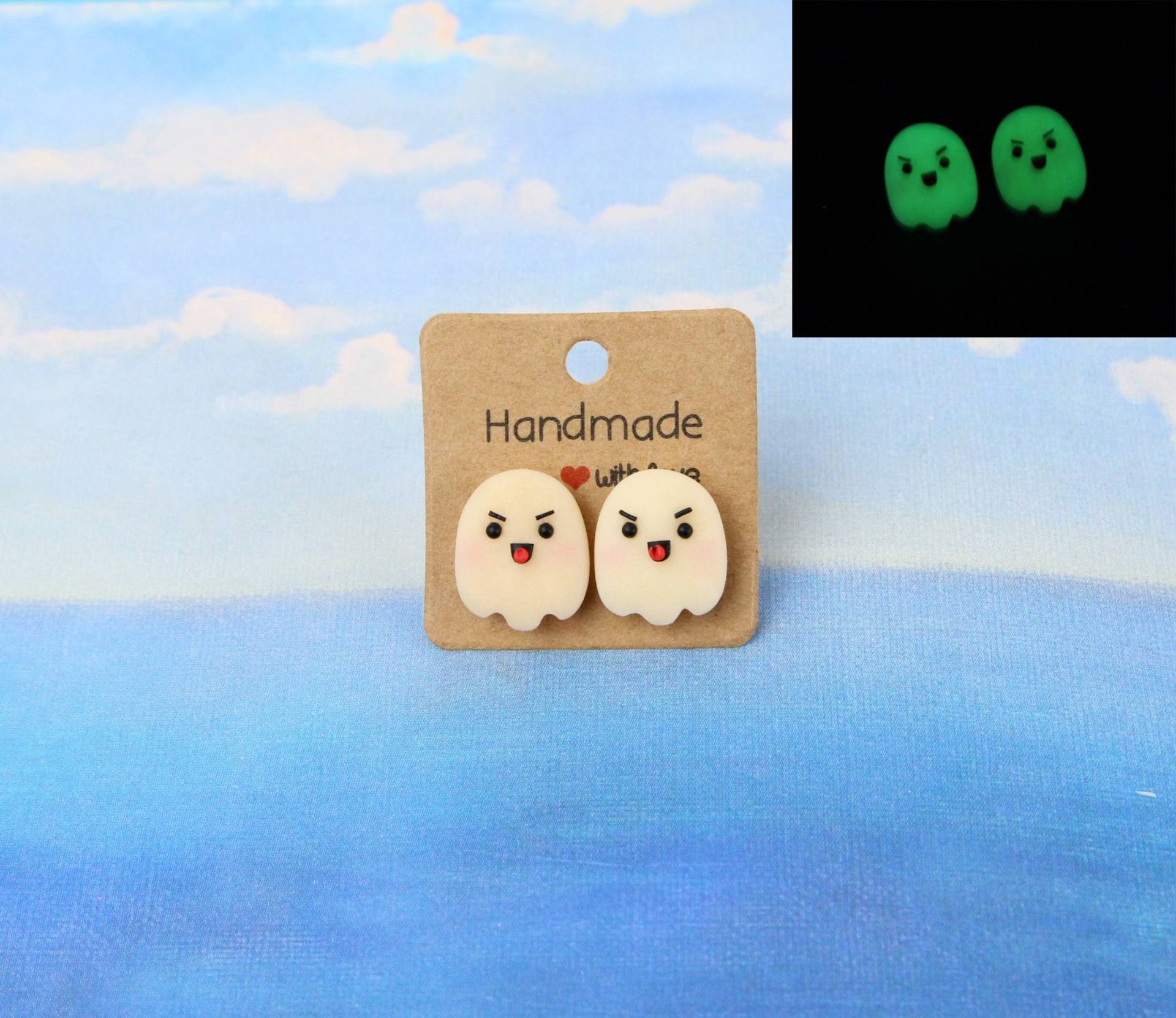 Glow in The Dark Geister Ohrstecker, Halloween Kinder Ohrringe, Happy Ghost Leckerli Oder Trick Geschenk von FunnyTrinket