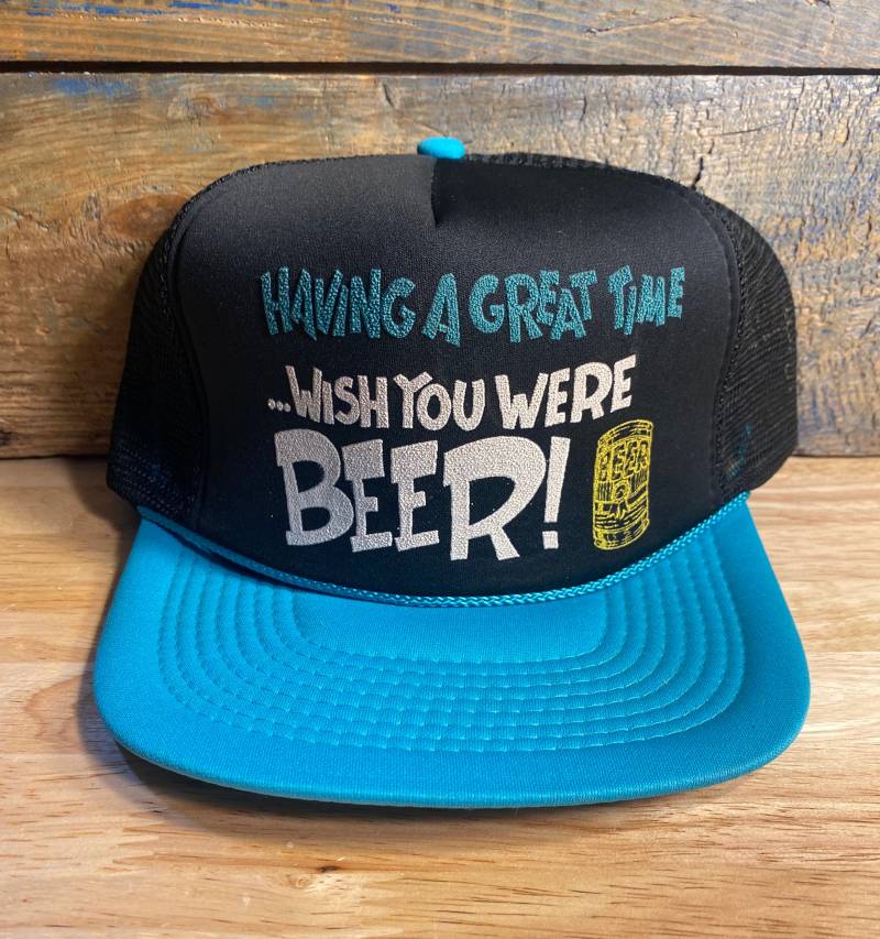Vintage Trucker Mütze // Eine Tolle Zeit Wünscht, Du Wärst Hier .. Bier Witzige Spruchmütze Snapback Cap New Old Stock Two Töne Humor von FunnyTruckerHats