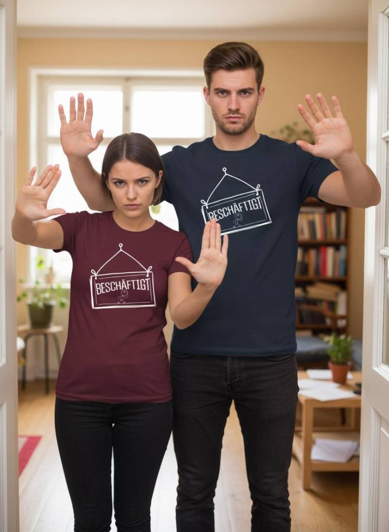Beschäftigt... - Witziges Spruch T-Shirt Für Faule Unisex von FunnyZoomStore