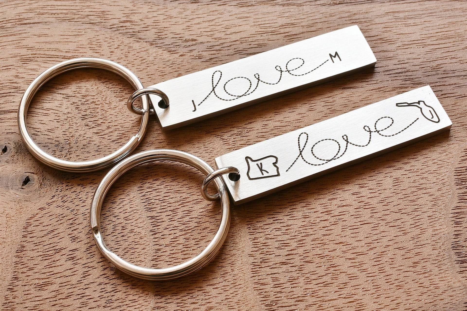 Personalisierter Edelstahl-Schlüsselanhänger Ferngeschenk von Funnymetals