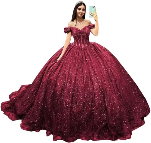 Fuomomo Schulterfreie Quinceanera-Kleider aus glitzerndem Tüll Puffy Plissee Ballkleider Ballkleider Süße 16 Kleider mit Schleppe von Fuomomo