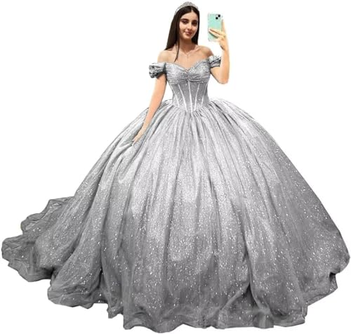 Fuomomo Schulterfreie Quinceanera-Kleider aus glitzerndem Tüll Puffy Plissee Ballkleider Ballkleider Süße 16 Kleider mit Schleppe von Fuomomo