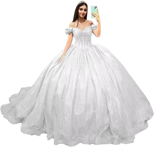 Fuomomo Schulterfreie Quinceanera-Kleider aus glitzerndem Tüll Puffy Plissee Ballkleider Ballkleider Süße 16 Kleider mit Schleppe von Fuomomo