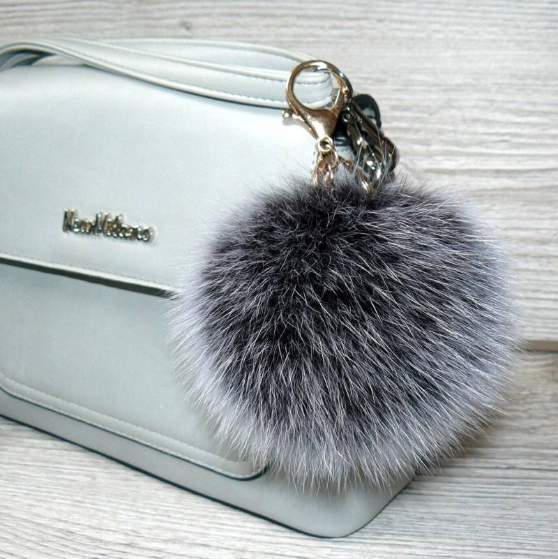 Echtpelz Pompom Schlüsselanhänger, Pelz Schlüsselanhänger Taschenanhänger, Silber Pom Pom, Ball Geschenk Für Sie, Flauschige Geldbörse Charme Echtpelz Pompom Schlüsselanhänger, Pelz Schlüsselanhänger Taschenanhänger, Silber Pom Pom, Ball Geschenk Für Sie, Flauschige Geldbörse Charme von FurAccessoriesUA