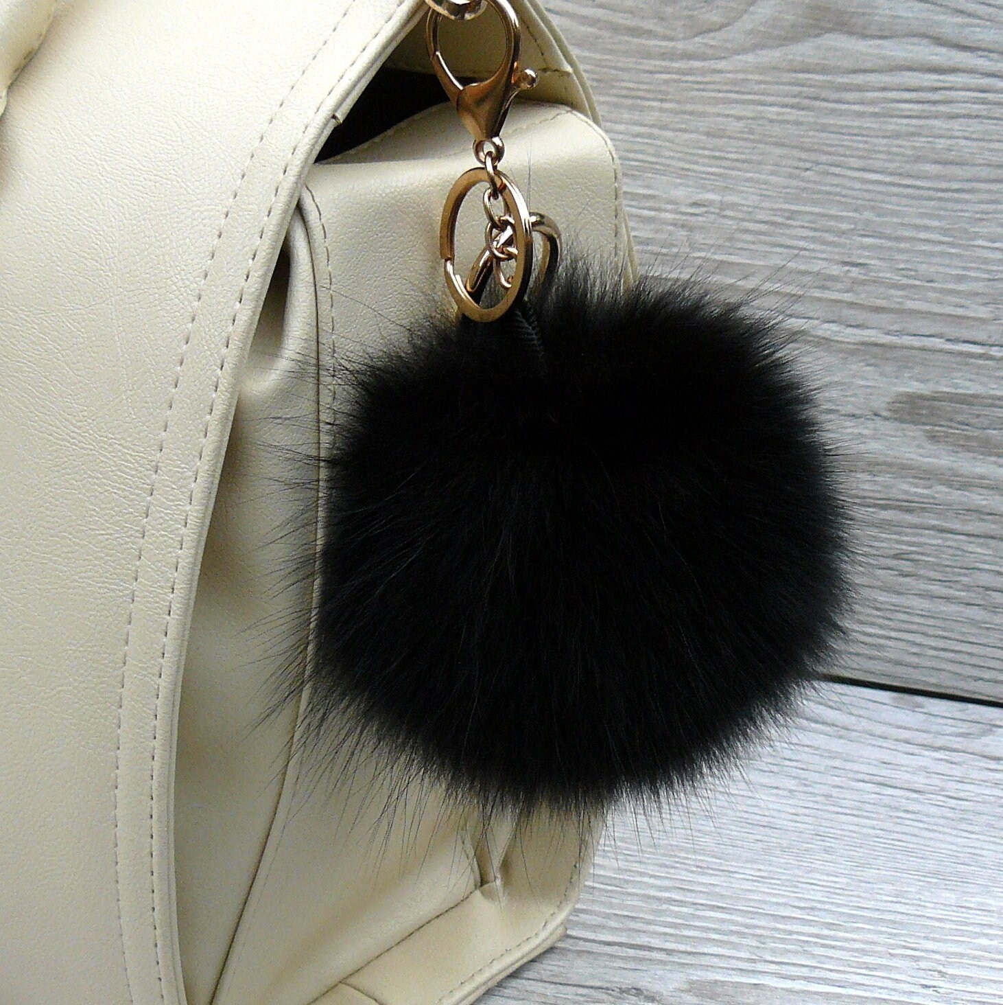 Schwarzer Pom Schlüsselanhänger, Taschenanhänger, Mode Accessoire Für Handtaschen, Flauschiger Fuchs Fell Geschenk Sie Schwarzer Pom Schlüsselanhänger, Taschenanhänger, Mode Accessoire Für Handtaschen, Flauschiger Fuchs Fell Geschenk Sie von FurAccessoriesUA