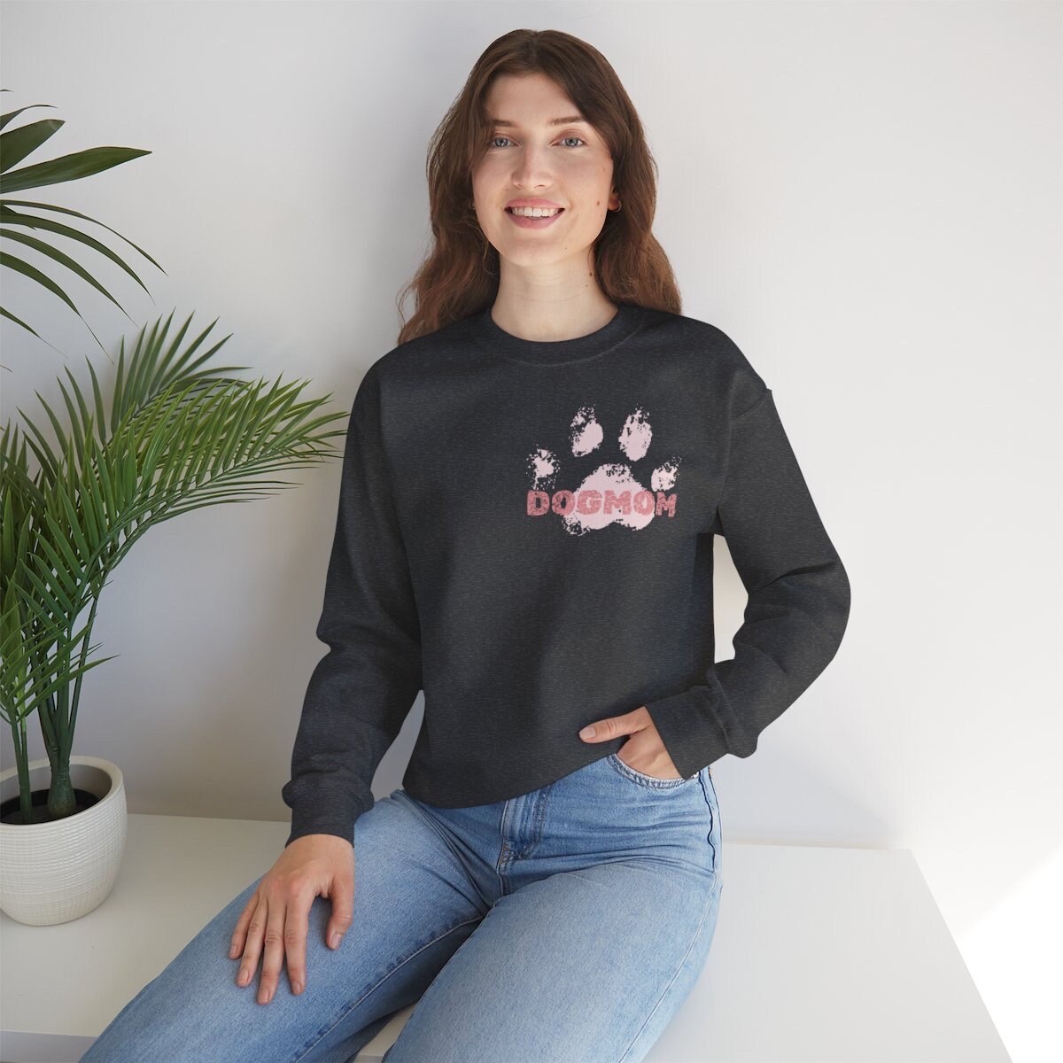 Dogmom Heavy Blend™ Crewneck Sweatshirt Sweater Pullover Dog Love Mom von FurAndFemme