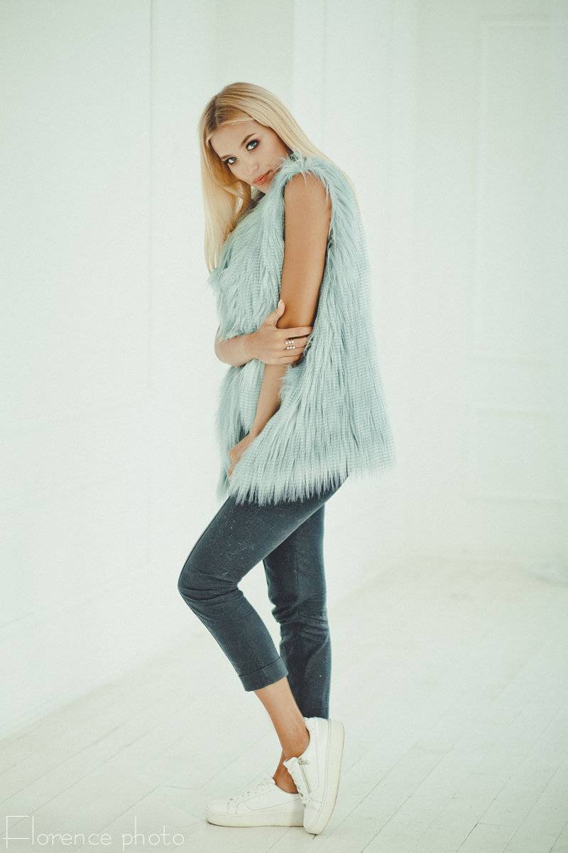 Kunstpelz Weste - Blaue Jacke Oversized Vegan Kleidung Damen Winter Mantel Zottel Pelz Festival von FurForestfox