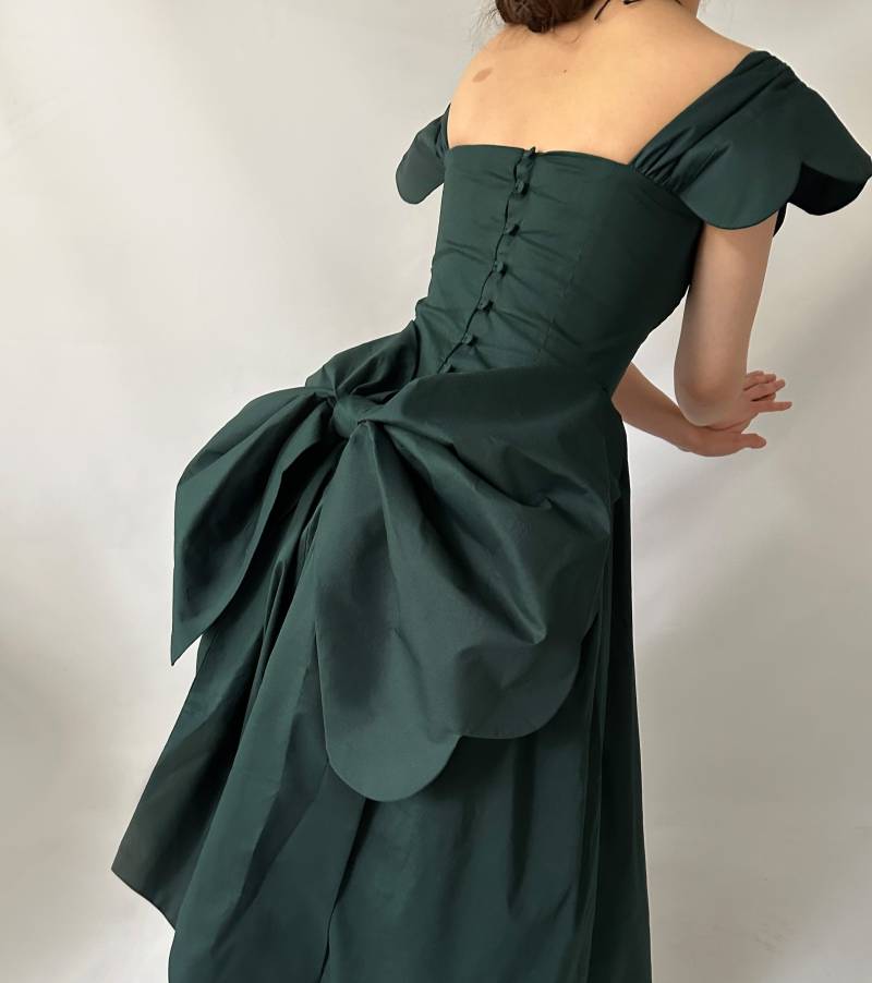 Grüne Schultern Aus Baumwolle Wunderschöne Furfur Kleid Big Bow Abendkleid Grüne Schultern Aus Baumwolle Wunderschöne Furfur Kleid Big Bow Abendkleid von FurFurGarments
