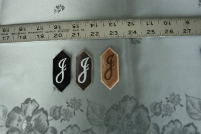 Bestickt Monogrammed Initial - J Bestickt Monogrammed Initial - J von FurUsedGold