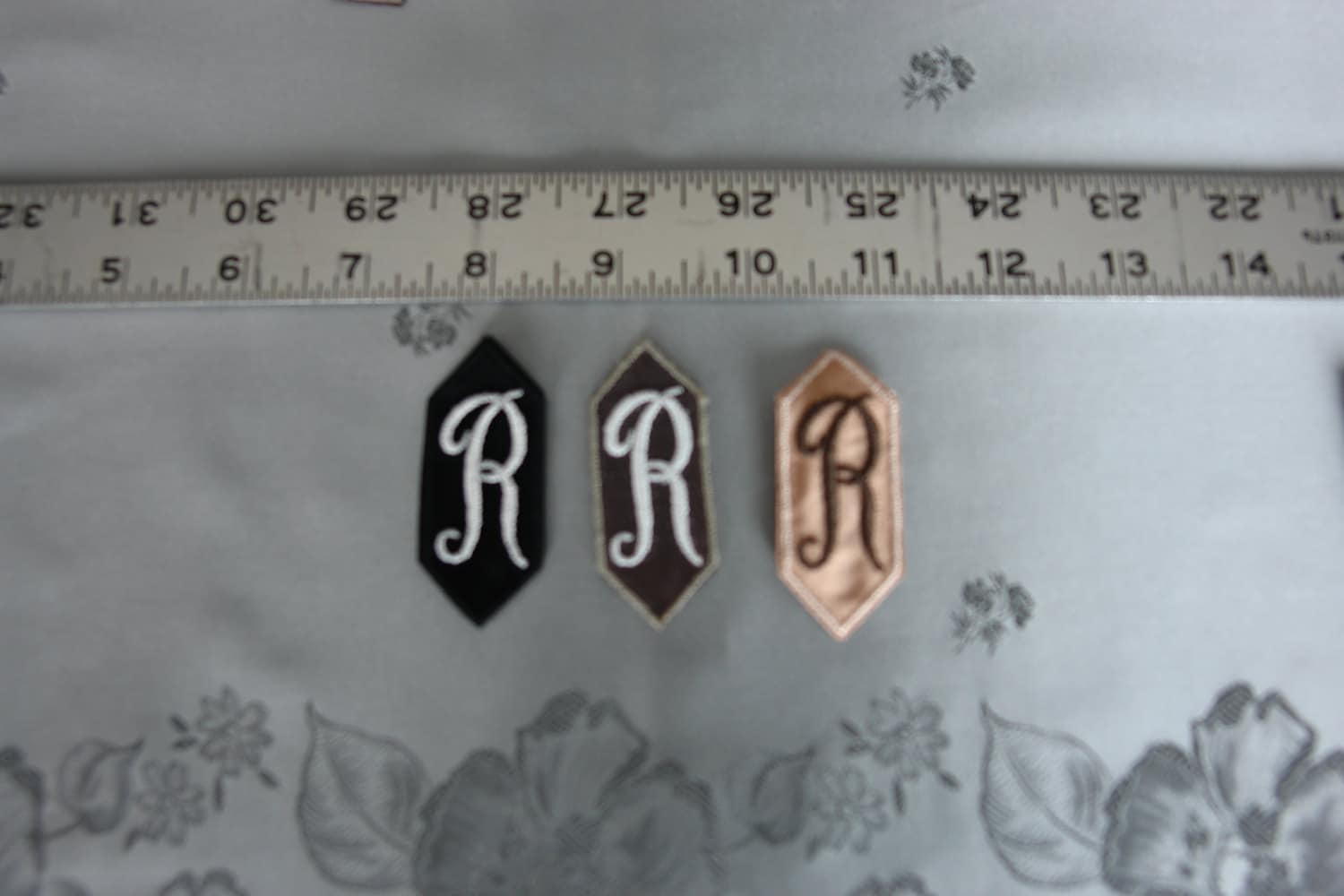 Bestickt Monogrammed Initial-R von FurUsedGold