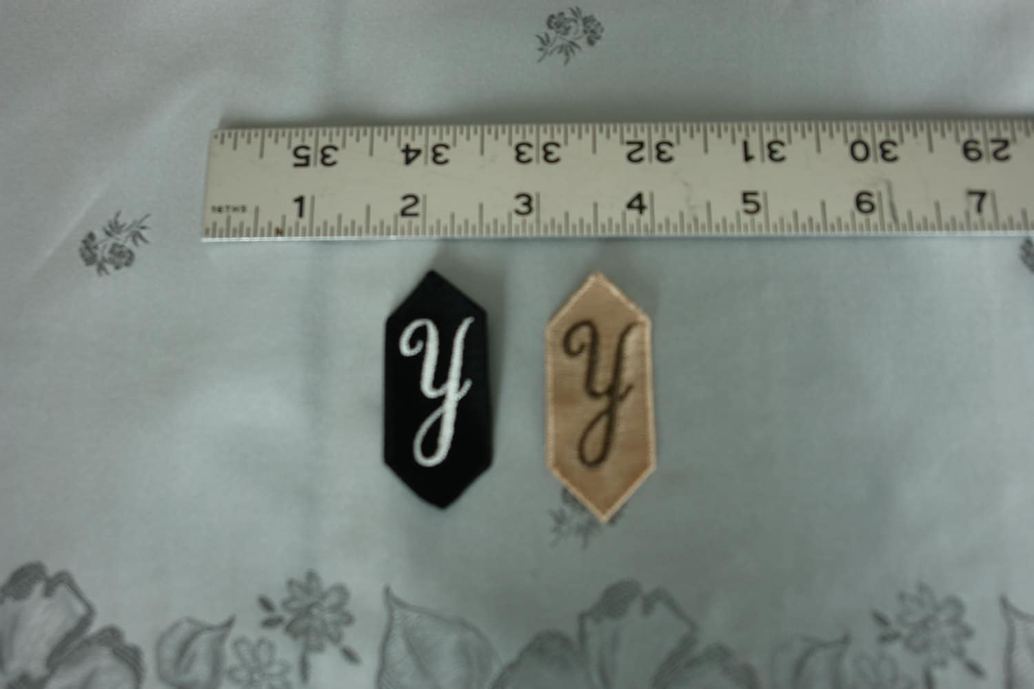 Bestickt Monogrammed Initial-Y von FurUsedGold