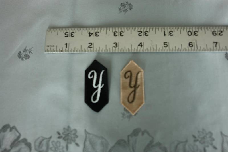 Bestickt Monogrammed Initial-Y Bestickt Monogrammed Initial-Y von FurUsedGold