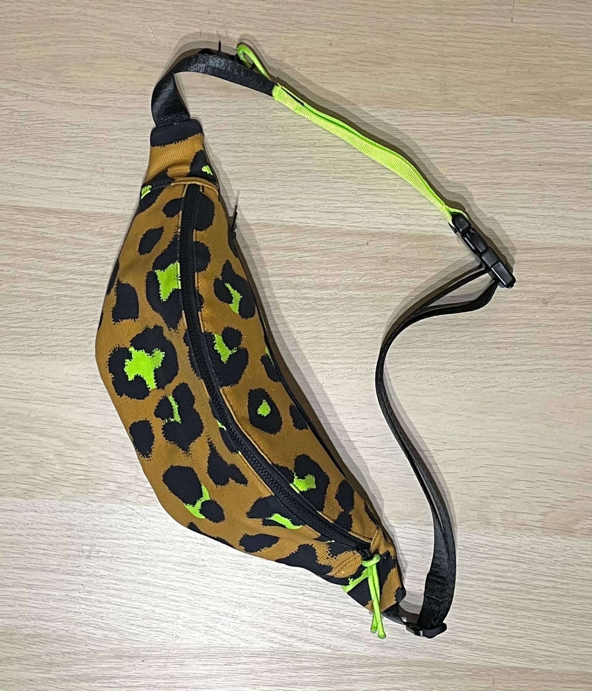 Umhängetasche/Bauchtasche in Leopardenmuster Umhängetasche/Bauchtasche in Leopardenmuster von FureverGreyt